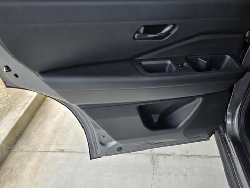 Used 2024 Nissan Pathfinder SV FWD image 34