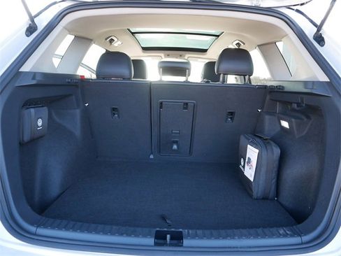 Certified 2025 Volkswagen Taos SE image 18