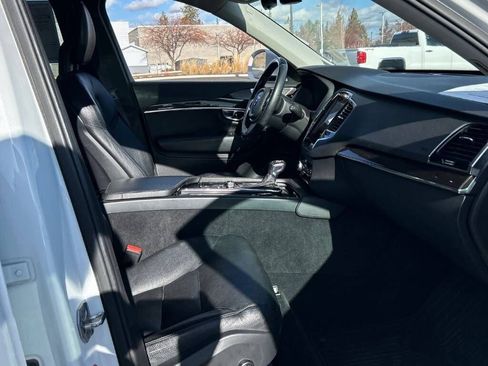 Used 2016 Volvo XC90 T6 Momentum image 4