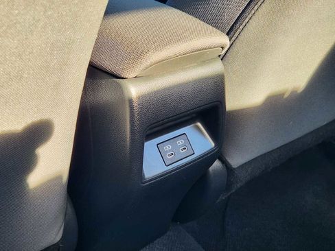 Used 2023 Toyota Corolla LE image 29