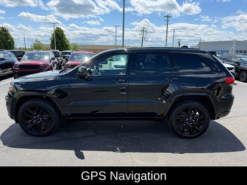 Used 2018 Jeep Grand Cherokee Altitude AWD/4WD image 6