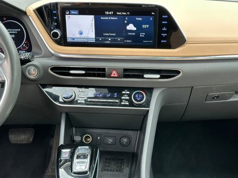 Used 2021 Hyundai Sonata Limited w/ Preferred Accessory Package image 22