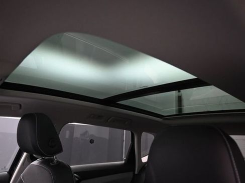 Used 2023 Volkswagen Taos SE w/ Panoramic Sunroof Package FWD image 27