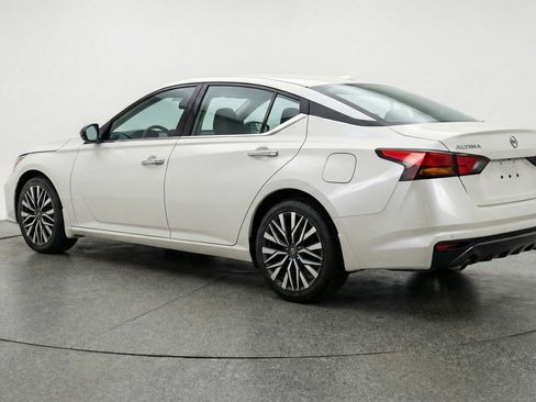 Used 2025 Nissan Altima 2.5 SV image 6