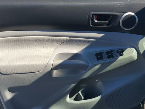 Used 2011 Toyota Tacoma PreRunner image 37