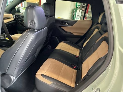 Used 2025 Chevrolet Equinox ACTIV w/ Safety and Technology Package AWD/4WD image 16