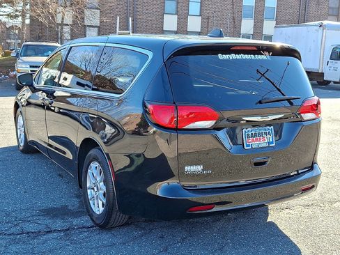 Used 2023 Chrysler Voyager LX image 4