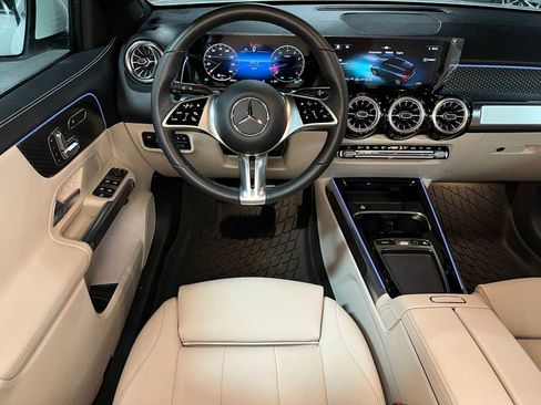 Certified 2025 Mercedes-Benz GLB 250 4MATIC image 39