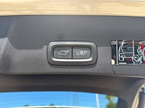 Used 2019 Volvo XC40 T5 Inscription AWD/4WD image 16