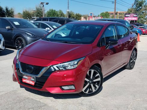 Used 2021 Nissan Versa SR image 3