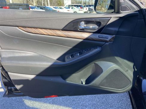 Used 2016 Nissan Maxima Platinum image 11