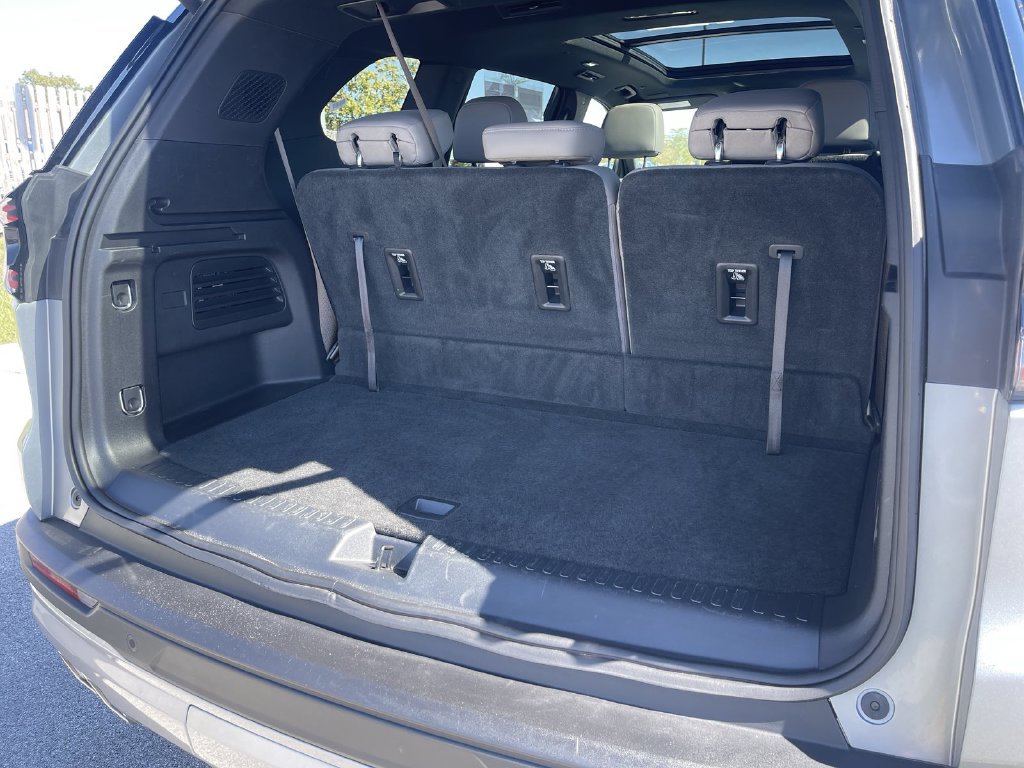 Used 2026 GMC Acadia Elevation w/ Elevation Premium Package FWD image 16