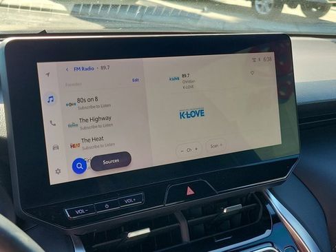 Used 2023 Toyota Venza XLE image 25