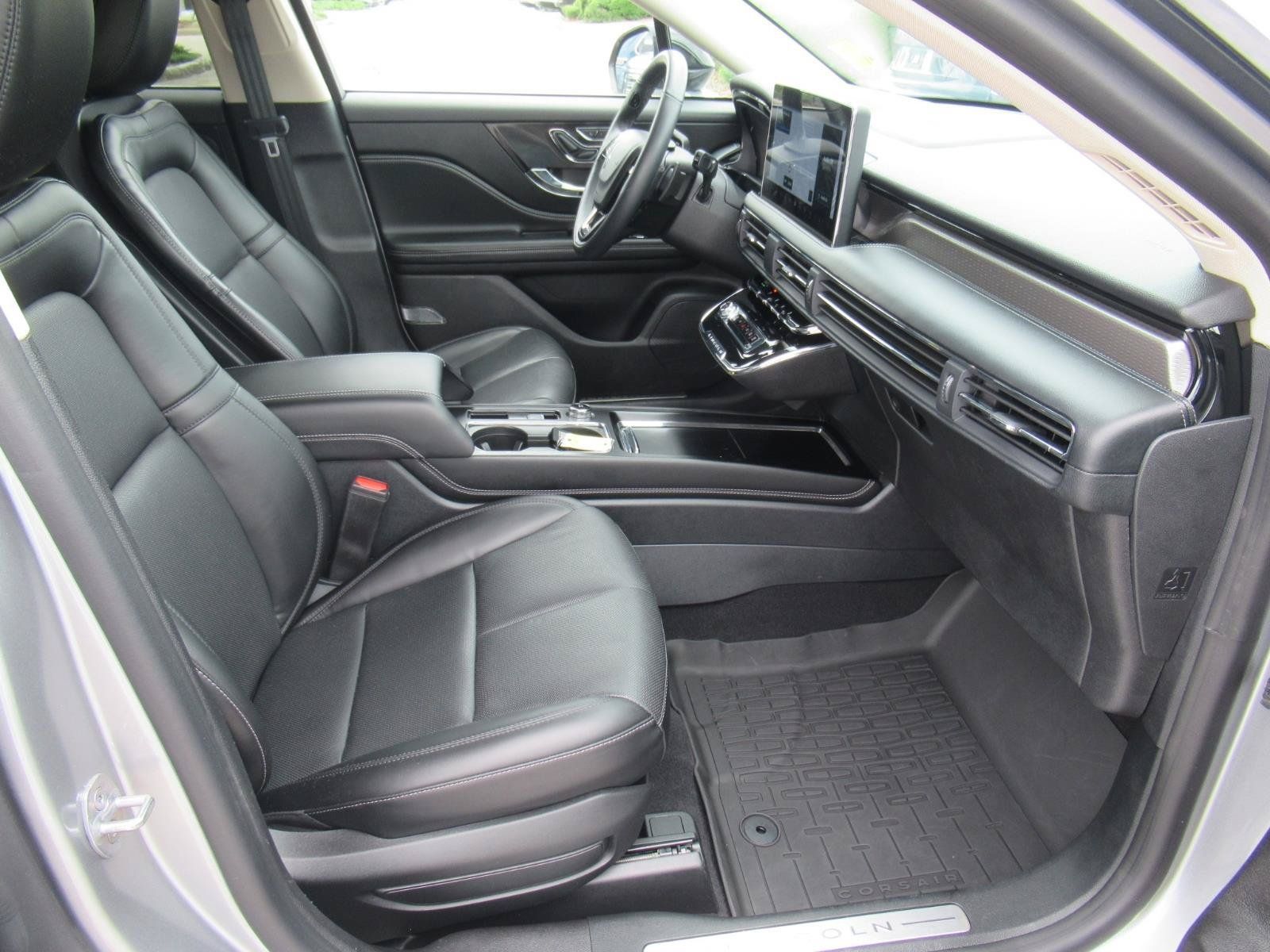Used 2023 Lincoln Corsair Reserve FWD image 10