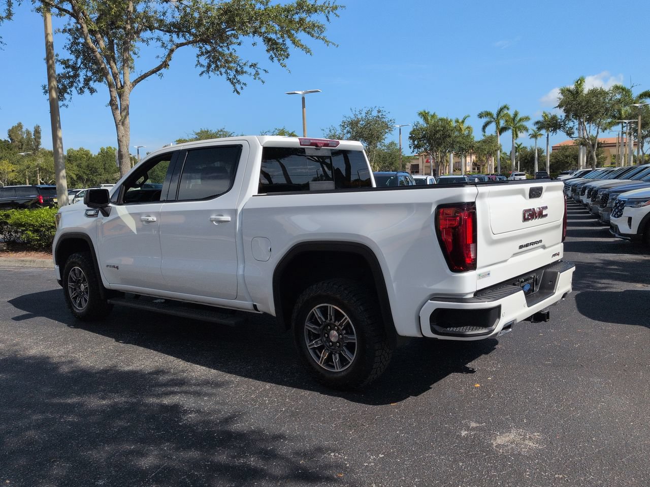 Used 2024 GMC Sierra 1500 AT4 w/ Technology Package AWD/4WD image 6