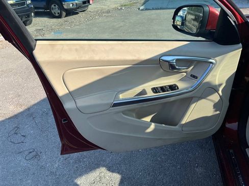 Used 2013 Volvo S60 T5 FWD image 2