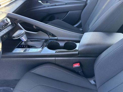 Used 2023 Hyundai Elantra SEL w/ Convenience Package image 14