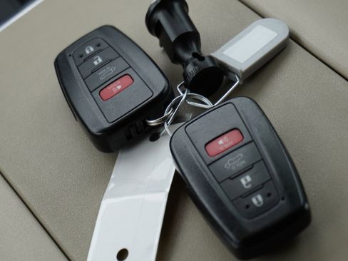 Used 2023 Toyota Highlander XLE image 21