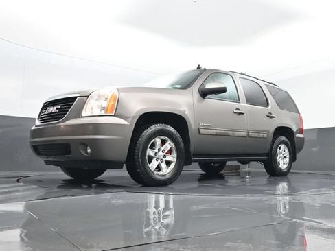 Used 2014 GMC Yukon SLT w/ SLT-2 Equipment Package AWD/4WD image 34