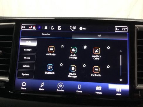 Used 2023 Chrysler Pacifica Touring-L image 26