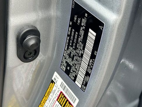 Used 2022 Toyota Highlander XLE image 26