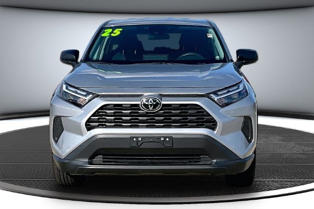 Used 2025 Toyota RAV4 LE AWD/4WD image 2