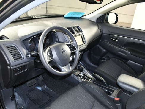 Used 2025 Mitsubishi Outlander Sport ES image 2