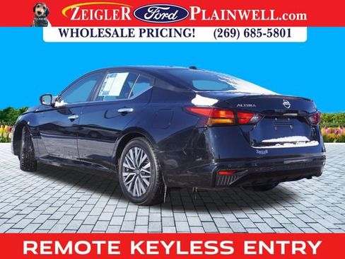 Used 2024 Nissan Altima 2.5 SV image 2