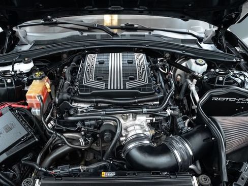 Used 2018 Chevrolet Camaro ZL1 RWD image 30