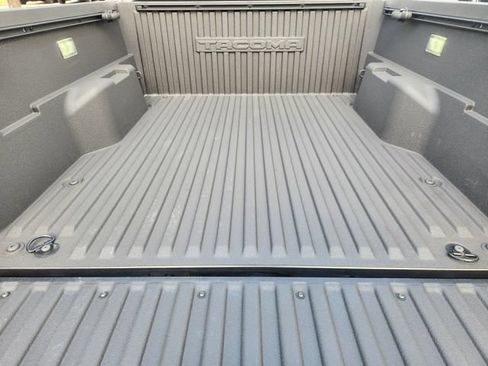 Used 2025 Toyota Tacoma SR5 AWD/4WD image 27