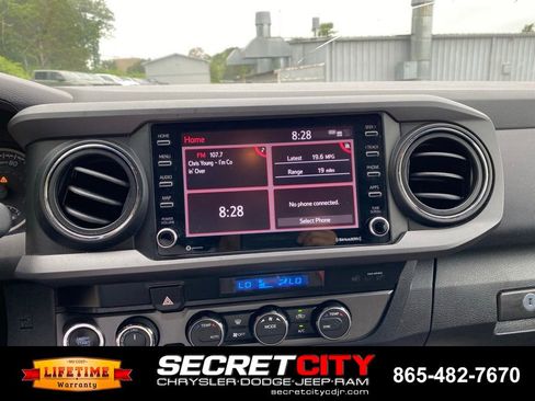 Used 2022 Toyota Tacoma TRD Off-Road w/ Technology Package AWD/4WD image 15