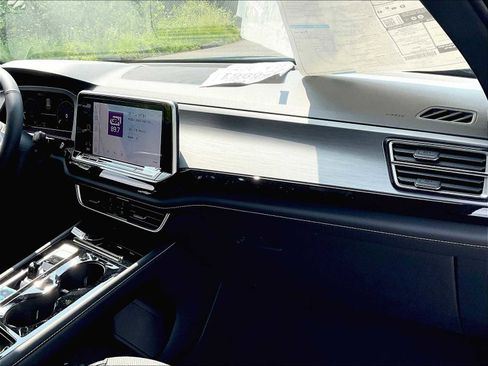 New 2025 Volkswagen Atlas Cross Sport SE image 10