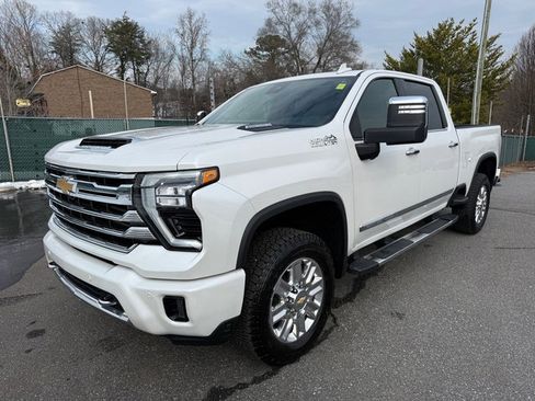 Used 2025 Chevrolet Silverado 2500 High Country w/ Technology Package image 2