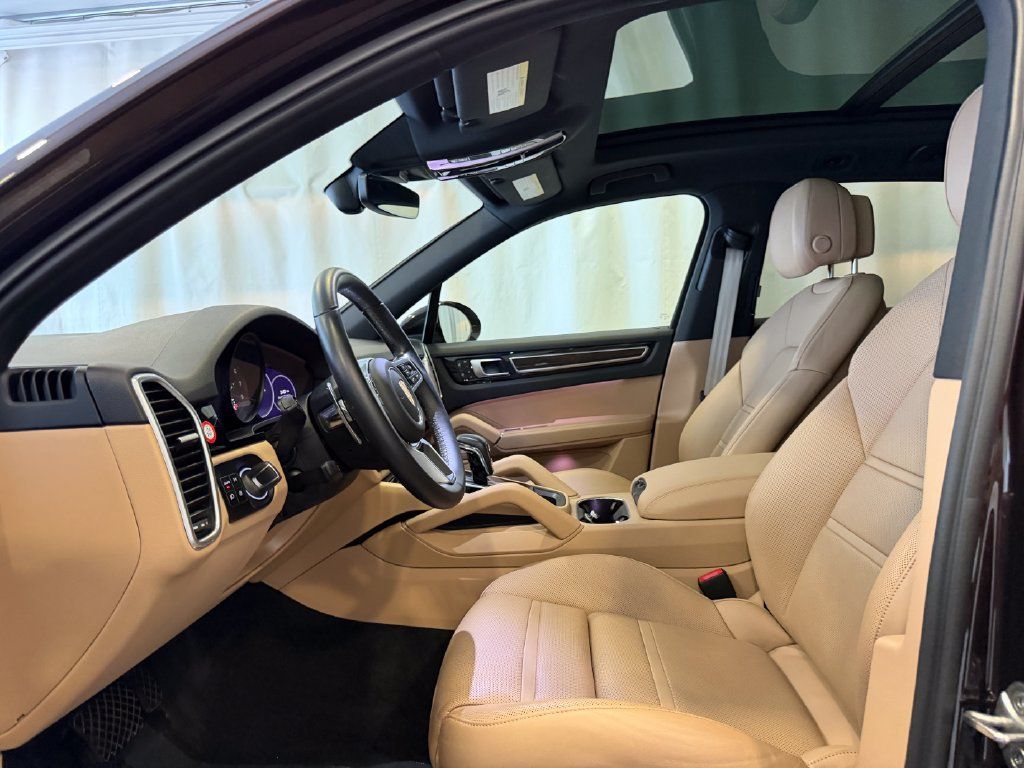 Certified 2023 Porsche Cayenne Platinum Edition AWD/4WD image 5
