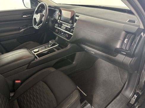 Used 2022 Nissan Pathfinder S AWD/4WD image 16