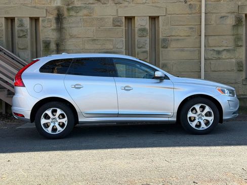 Used 2016 Volvo XC60 T5 Premier w/ Proximity Package AWD/4WD image 3