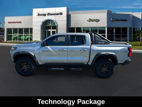 Used 2025 Chevrolet Colorado ZR2 w/ Midnight Edition image 6