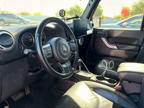 Used 2015 Jeep Wrangler Unlimited Sahara w/ Connectivity Group AWD/4WD image 8