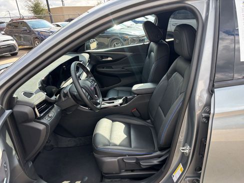 Used 2025 Buick Envista Sport Touring image 24