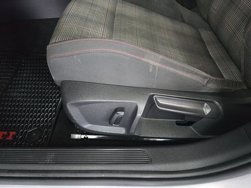 Used 2022 Volkswagen GTI S image 18