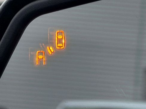 Used 2015 GMC Acadia SLT w/ Technology Package image 39