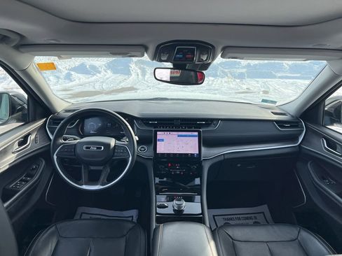 Used 2022 Jeep Grand Cherokee Limited image 13