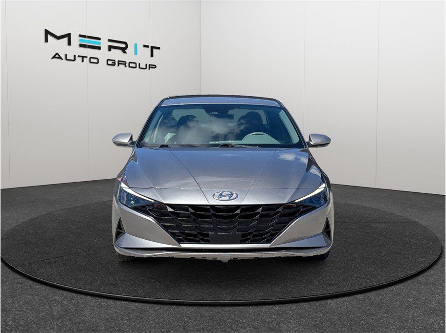 Used 2023 Hyundai Elantra SEL w/ Convenience Package FWD image 3