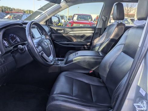 Used 2018 Toyota Highlander XLE image 26