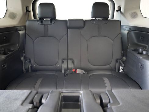 Used 2025 Honda Pilot Touring image 37