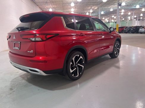 New 2025 Mitsubishi Outlander SE image 3
