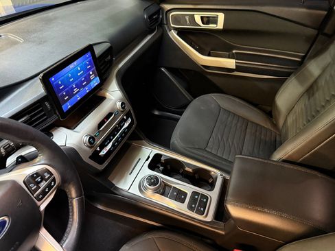 Used 2020 Ford Explorer XLT image 33