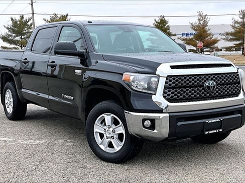 Used 2018 Toyota Tundra SR5 w/ SR5 Upgrade Package image 36