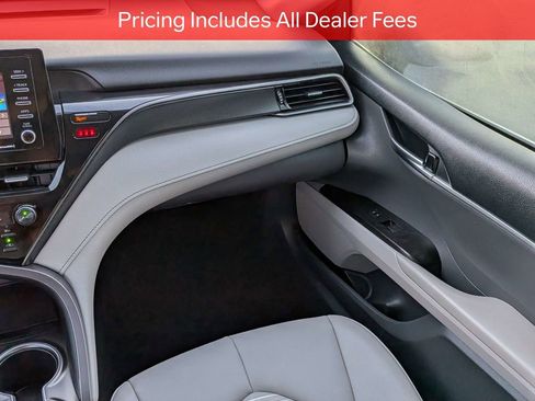 Used 2021 Toyota Camry SE w/ Convenience Package FWD image 17