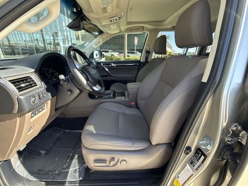 Used 2023 Lexus GX 460 Premium w/ Accessory Package image 30